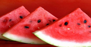 গরমে শরীর ঠাণ্ডা রাখতে পাতে রাখুন এসব খাবার