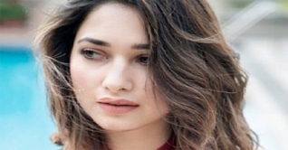 অনস্ক্রিন চুমুতে না, কিন্তু বিশেষ একজনের বেলায় হ্যাঁ 