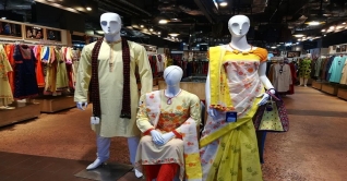 উৎসবের রঙিন সাজে সেজেছে দেশী দশ উৎসবের রঙিন সাজে সেজেছে দেশী দশ