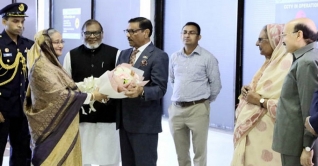 দেশে ফিরেছেন প্রধানমন্ত্রী দেশে ফিরেছেন প্রধানমন্ত্রী