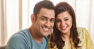 ধোনির স্ত্রীর বিরুদ্ধে আর্থিক অনিয়মের অভিযোগ