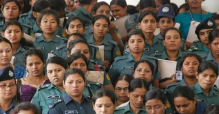 কর্মস্থলে যৌন হয়রানির শিকার ১০ শতাংশ নারী পুলিশ কর্মস্থলে যৌন হয়রানির শিকার ১০ শতাংশ নারী পুলিশ
