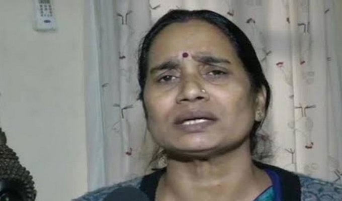নির্ভয়ার মা আশা দেবী।