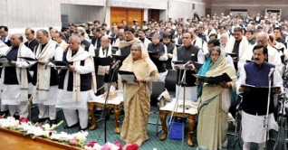 শপথ নিলেন নবনির্বাচিত সংসদ সদস্যরা শপথ নিলেন নবনির্বাচিত সংসদ সদস্যরা
