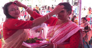 নীলফামারীতে সিঁদুর খেলার মধ্য দিয়ে দেবী দূর্গাকে বিদায়