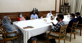 প্রধানমন্ত্রীর সঙ্গে চলচ্চিত্র নির্মাতা গৌতম ঘোষের সাক্ষাৎ
