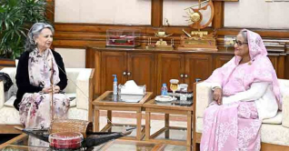 প্রধানমন্ত্রীর সঙ্গে সাক্ষাৎ করলেন শর্মিলা ঠাকুর