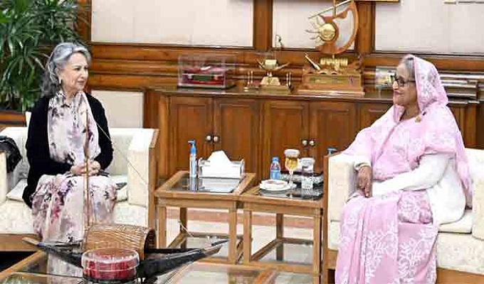 প্রধানমন্ত্রীর সঙ্গে সাক্ষাৎ করলেন শর্মিলা ঠাকুর