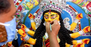 বাঙালি হিন্দুদের ধর্মীয় উৎসব দুর্গাপূজা কাল শুরু