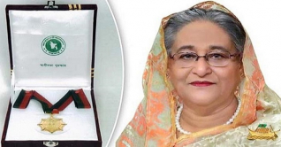 স্বাধীনতা পদক দিলেন প্রধানমন্ত্রী