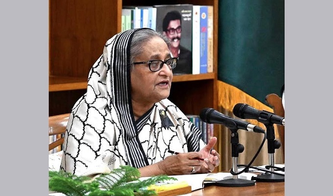 সংবাদ সম্মেলনে প্রধানমন্ত্রী।