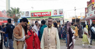 ছুটির দিন সরব বইমেলা: নতুন বই এসেছে ১৭১টি