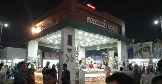 ছুটির দিনে আজ বইমেলা ছিলো মুখরিত