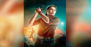 পানির ভয় কাটিয়ে অ্যাকশনে রানি