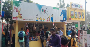 ছুটির দিনে আজ জমজমাট বইমেলা