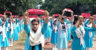 নাটোরে বাল্যবিয়ে বিরোধী শপথ ৮০০ শিক্ষার্থীর