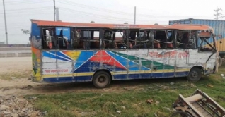 কালিয়াকৈরের মৌচাকে বাস উল্টে মা-মেয়ের মৃত্যু