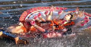 বিসর্জনের মাধ্যমে দেবী দুর্গার বিদায়