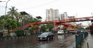 রাজধানীতে হঠাৎ বৃষ্টি, জনজীবনে স্বস্তি