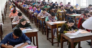 ভর্তি পরীক্ষা দিতে গিয়ে মেয়েদের ভোগান্তি