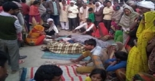 তীর্থযাত্রী ৩ শিশু ও ৪ নারীকে পিষে মারলো বাস তীর্থযাত্রী ৩ শিশু ও ৪ নারীকে পিষে মারলো বাস