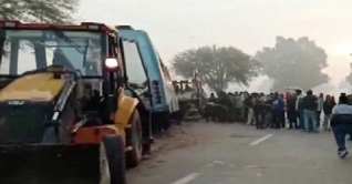 ভারতে বাস দুর্ঘটনায় ৯ জন নিহত ভারতে বাস দুর্ঘটনায় ৯ জন নিহত