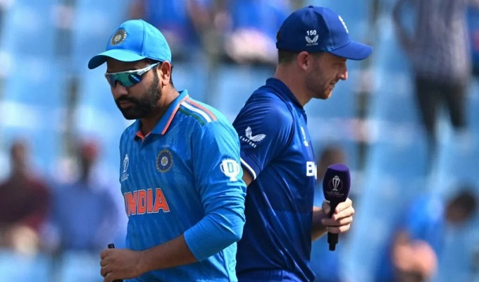 শামিকে নিয়ে উল্লাস সতীর্থদের।  ছবি: পিটিআই।