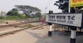 স্টেশনে নামলেন মা, সন্তানকে নিয়ে চলে গেল ট্রেন