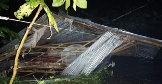 ভোলায় বুলবুলে’র প্রভাবে ঘর-বাড়ি বিধ্বস্ত