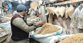 ভোলায় কয়েক গুণ চাহিদা বেড়েছে শুটকির বাজারের ভোলায় কয়েক গুণ চাহিদা বেড়েছে শুটকির বাজারের