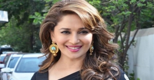 ইউটিউবে এলেন মাধুরী দীক্ষিত