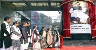 ইংরেজী উচ্চারণে যারা বাংলা বলে তাদের প্রতি করুণা: প্রধানমন্ত্রী ইংরেজী উচ্চারণে যারা বাংলা বলে তাদের প্রতি করুণা: প্রধানমন্ত্রী