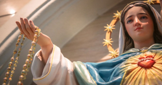 কাঁদলে ‘রক্ত’ বের হয় মূর্তির চোখ থেকে! কাঁদলে ‘রক্ত’ বের হয় মূর্তির চোখ থেকে!