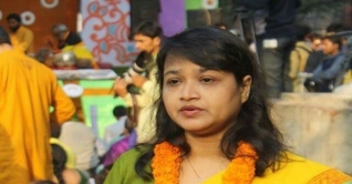 জলে কার ছায়া: আহমেদ মুশফিকা নাজনীন জলে কার ছায়া: আহমেদ মুশফিকা নাজনীন