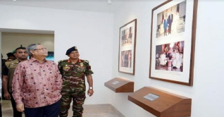 রাষ্ট্রপতি বঙ্গভবন তোশাখানা জাদুঘর পরিদর্শন করেছেন