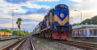 ৪ ঘণ্টা পর ঢাকা-উত্তরবঙ্গ রেল যোগাযোগ স্বাভাবিক ৪ ঘণ্টা পর ঢাকা-উত্তরবঙ্গ রেল যোগাযোগ স্বাভাবিক