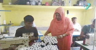 নারীদের বেকারত্ব দূর করার স্বপ্ন উদ্যোক্তা রোমেনার নারীদের বেকারত্ব দূর করার স্বপ্ন উদ্যোক্তা রোমেনার