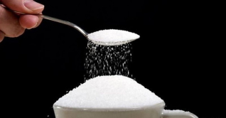 বেশি লবণ খেলে কী হয়? লবণ খাওয়া কমাবেন যেভাবে বেশি লবণ খেলে কী হয়? লবণ খাওয়া কমাবেন যেভাবে