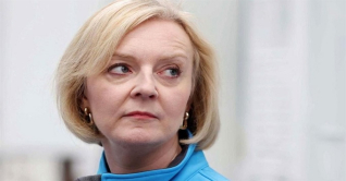 ৪৫ দিনের মাথায় ব্রিটিশ প্রধানমন্ত্রীর পদত্যাগ