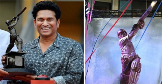 নিজ ভাস্কর্য উন্মোচন অনুষ্ঠানে শচিন: বিশ্বকাপে ভারতকে দেখে খুশি নিজ ভাস্কর্য উন্মোচন অনুষ্ঠানে শচিন: বিশ্বকাপে ভারতকে দেখে খুশি