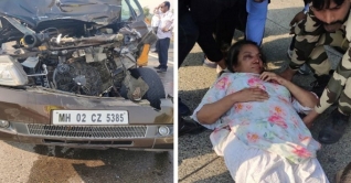 সড়ক দুর্ঘটনায় গুরুতর আহত শাবানা আজমি