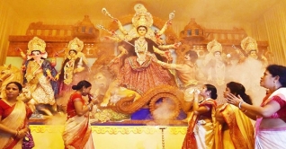 শারদীয় দুর্গোৎসব শুরু, আজ মহাষষ্ঠী