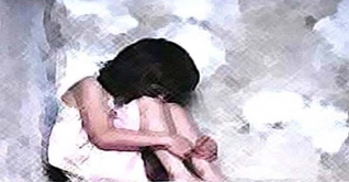 ধর্ষিত ছাত্রীকে স্কুল থেকে বের করে দেওয়ায় প্র. শিক্ষিকাকে শোকজ