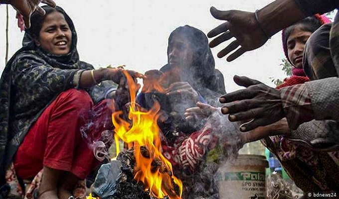 শীতে কাঁপছে দেশ