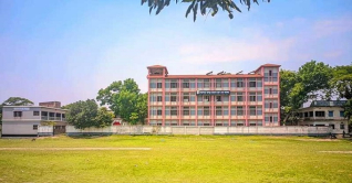 হিজাব না পরায় ৬ শিক্ষার্থীর চুল কেটে দিলেন শিক্ষিকা