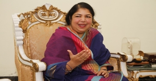 সরস্বতী পূজার মন্ডপ পরিদর্শন করলেন স্পিকার