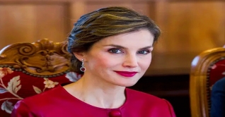 সেরা সাংবাদিক থেকে দেশের রানি!