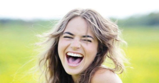 একটু হাসুন প্রাণ খুলে, এবার বাঁচুন রোগ ভুলে! একটু হাসুন প্রাণ খুলে, এবার বাঁচুন রোগ ভুলে!