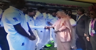 ইডেনের মাঠে হাসিনা ও মমতা ইডেনের মাঠে হাসিনা ও মমতা