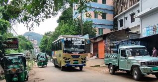 ৬ দিন পর বান্দরবান-থানচি সড়কে বাস চলাচল চালু